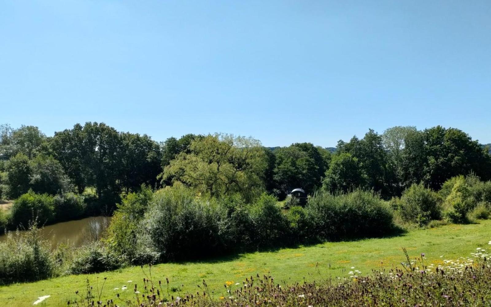 Charming Tranquil Shepherds Hut With Lakeside Balcony 'Roach' Uckfield Exterior foto
